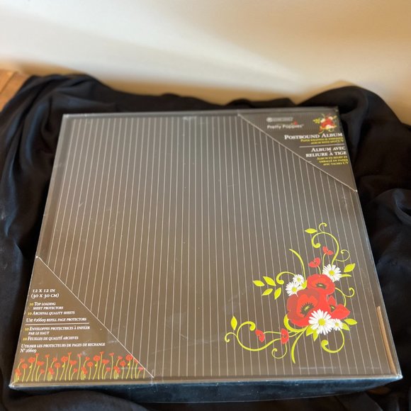 Pretty Poppies 12x12 Scrapbook - NWOT - Picture 1 of 3